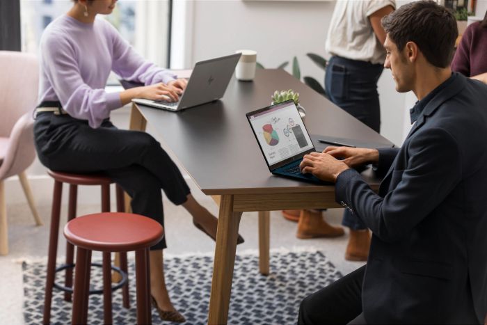 Ноутбук HP EliteBook 860-G11 16" WUXGA IPS AG, Intel U7-155U, 64GB, F2TB, UMA, LTE, DOS, сріблястий