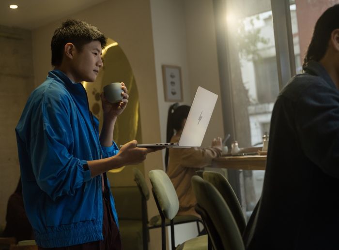 Ноутбук HP OmniBook 7 14-fs0001ua 14" WUXGA IPS AG, Intel 5-220H, 24GB, F1TB, UMA, Win11, сріблястий